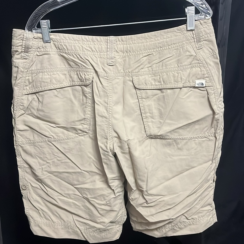 The North Face- lightweight tan shorts with large pockets - Picture 3 of 7